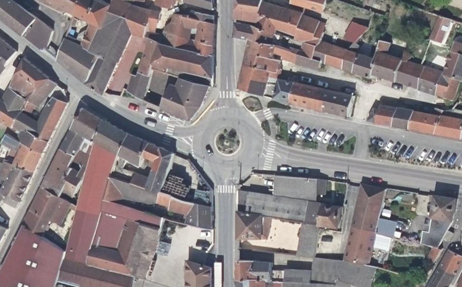 Vue aérienne du Rond-point anonyme n°22751916