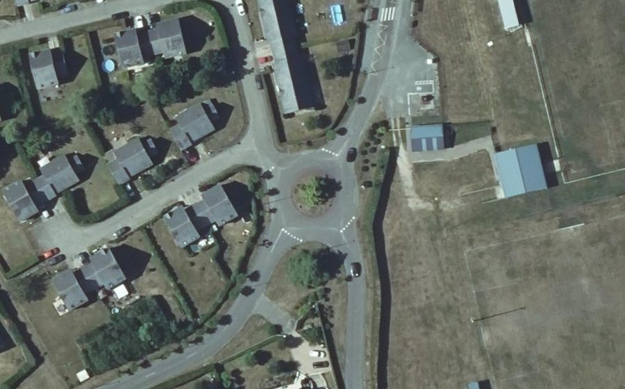 Vue aérienne du Rond-point anonyme n°22768101