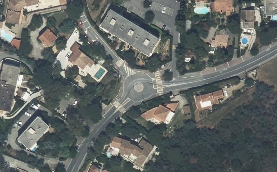 Vue aérienne du Rond-point anonyme n°22768363