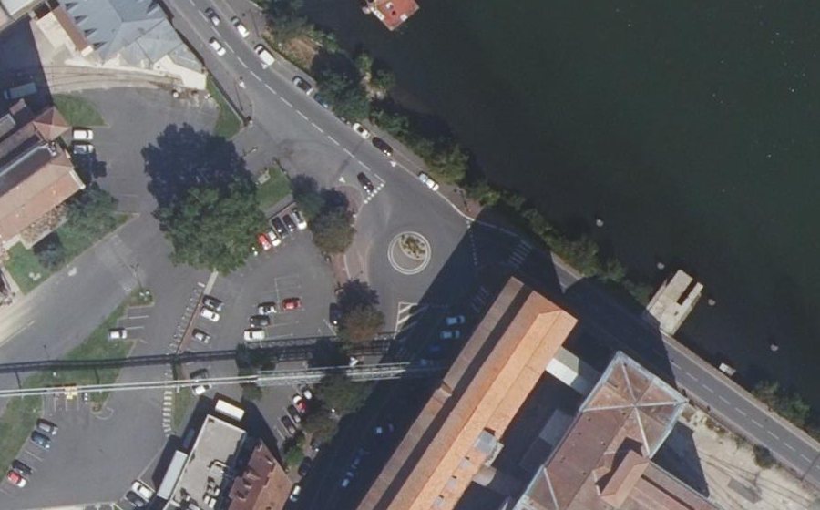 Vue aérienne du Rond-point anonyme n°22774097