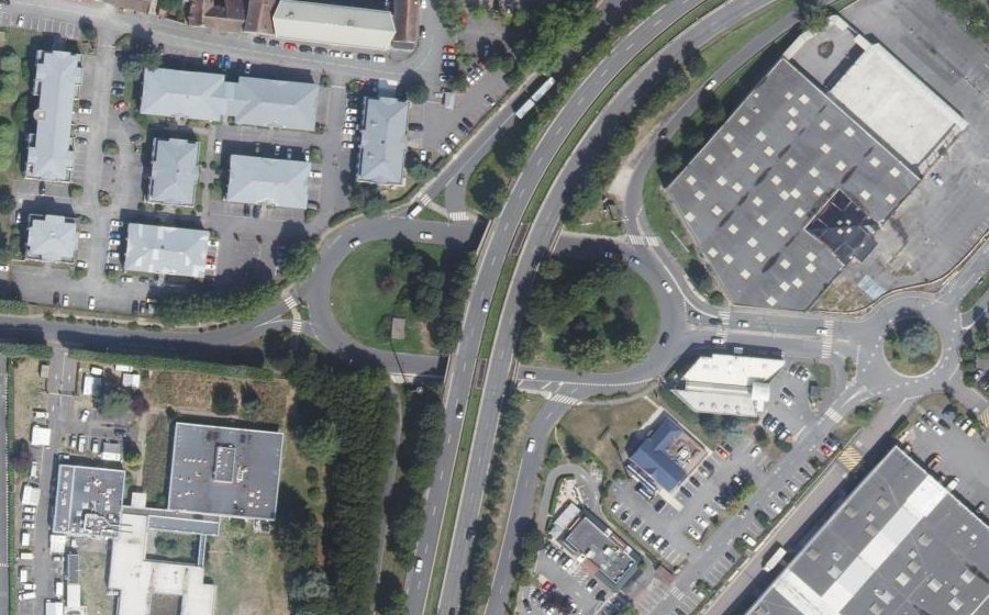 Vue aérienne du Rond-point anonyme n°22776079