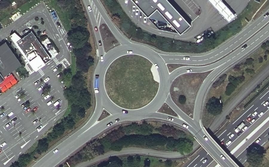 Vue aérienne du Rond-point anonyme n°22776911