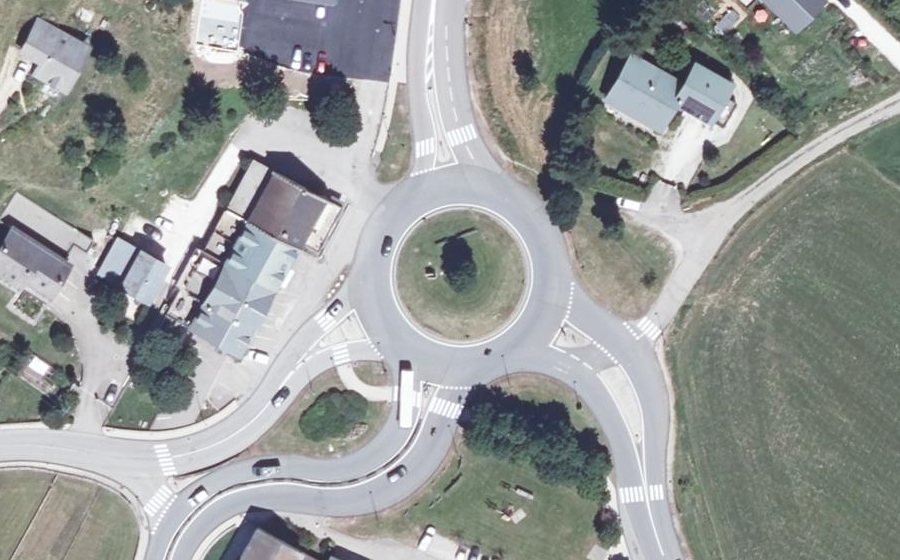 Vue aérienne du Rond-point anonyme n°227771400