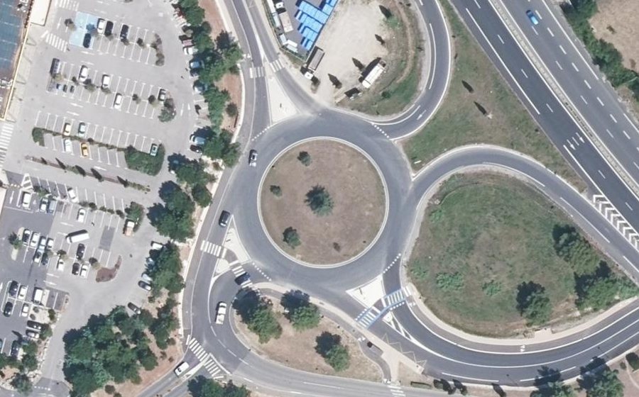 Vue aérienne du Rond-point anonyme n°22779256