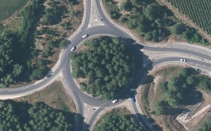 Vue aérienne du Rond-point anonyme n°22779496
