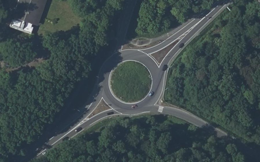 Vue aérienne du Rond-point anonyme n°22788802
