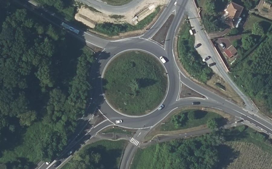 Vue aérienne du Rond-point anonyme n°22788804
