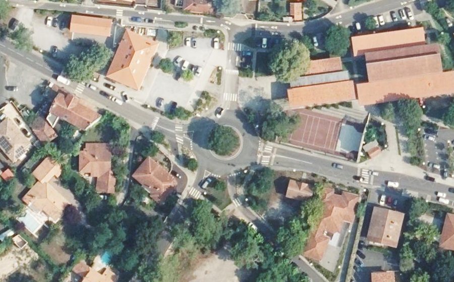 Vue aérienne du Rond-point anonyme n°227898111