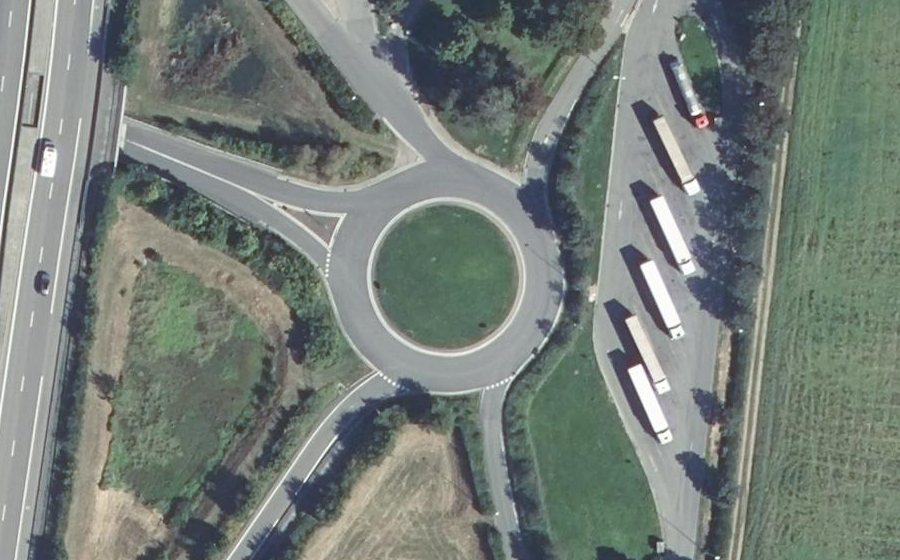 Vue aérienne du Rond-point anonyme n°22790886