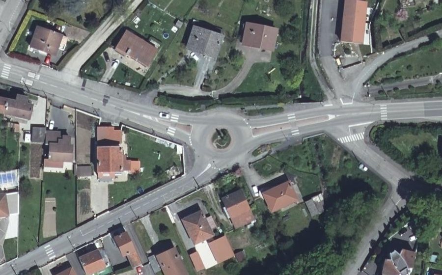 Vue aérienne du Rond-point anonyme n°22791122