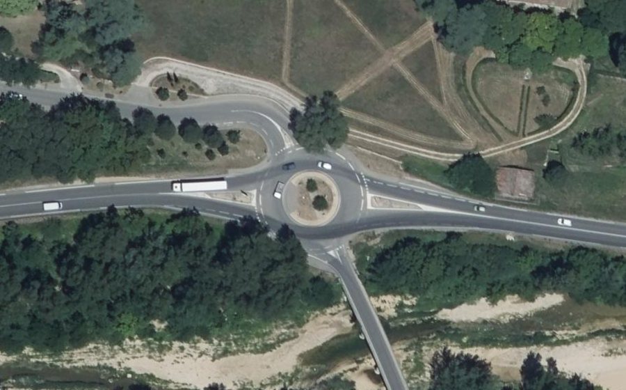 Vue aérienne du Rond-point anonyme n°227915170