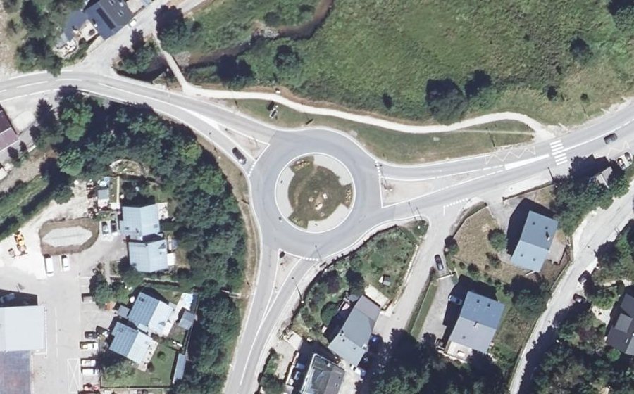 Vue aérienne du Rond-point anonyme n°227921030