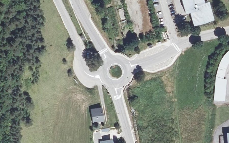 Vue aérienne du Rond-point anonyme n°227921037