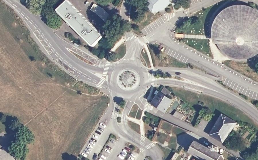 Vue aérienne du Rond-point anonyme n°22794054