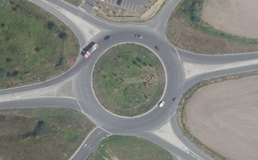Vue aérienne du Rond-point anonyme n°22801855
