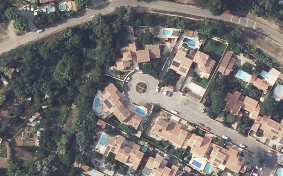 Vue aérienne du Rond-point anonyme n°228042165