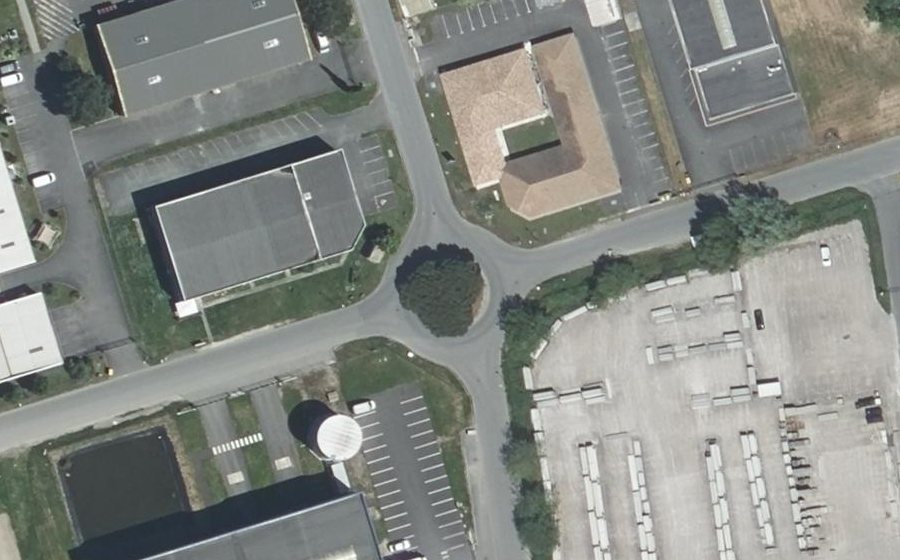 Vue aérienne du Rond-point anonyme n°228068287