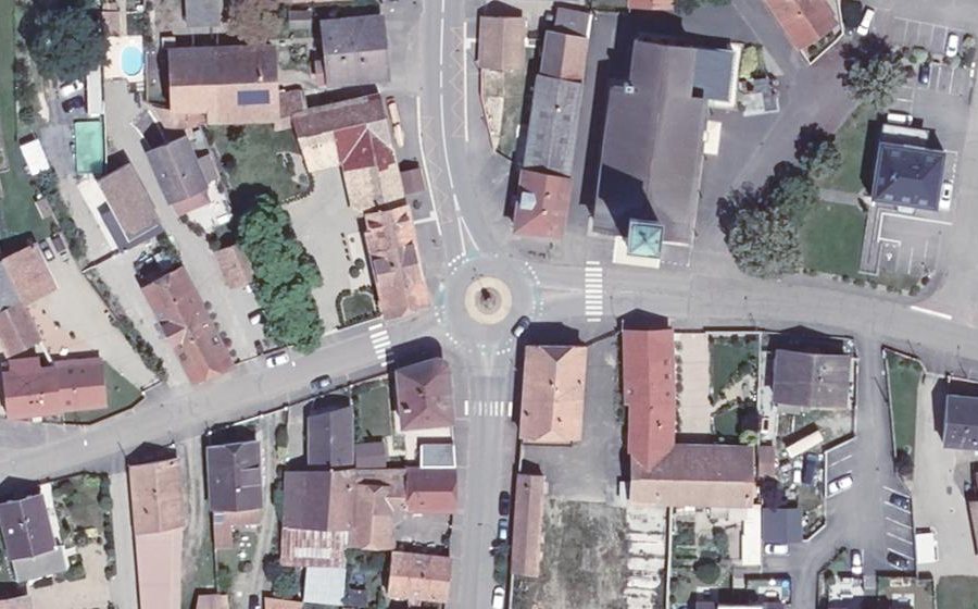 Vue aérienne du Rond-point anonyme n°22810678