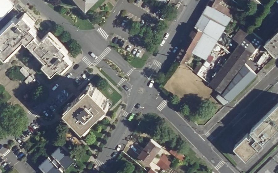 Vue aérienne du Rond-point anonyme n°228128303