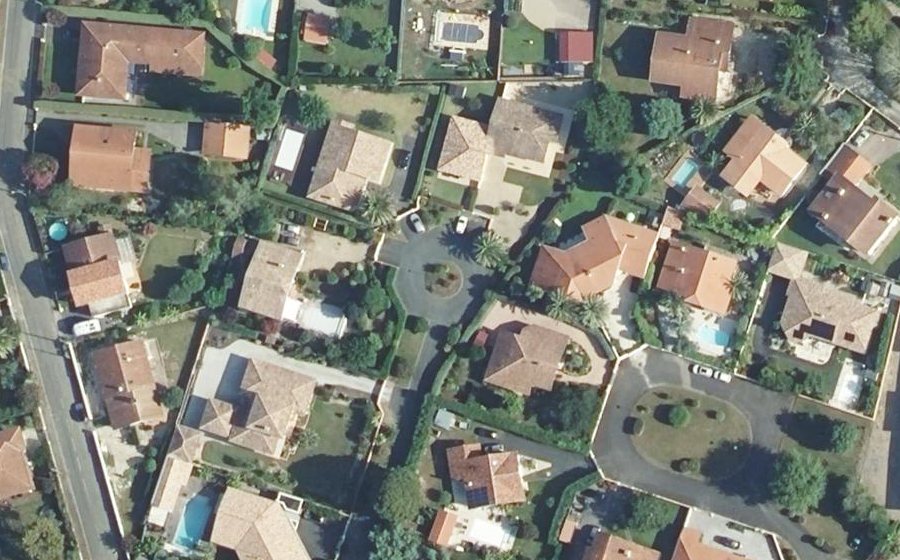 Vue aérienne du Rond-point anonyme n°228128386