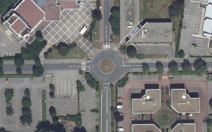 Vue aérienne du Rond-point anonyme n°22812869