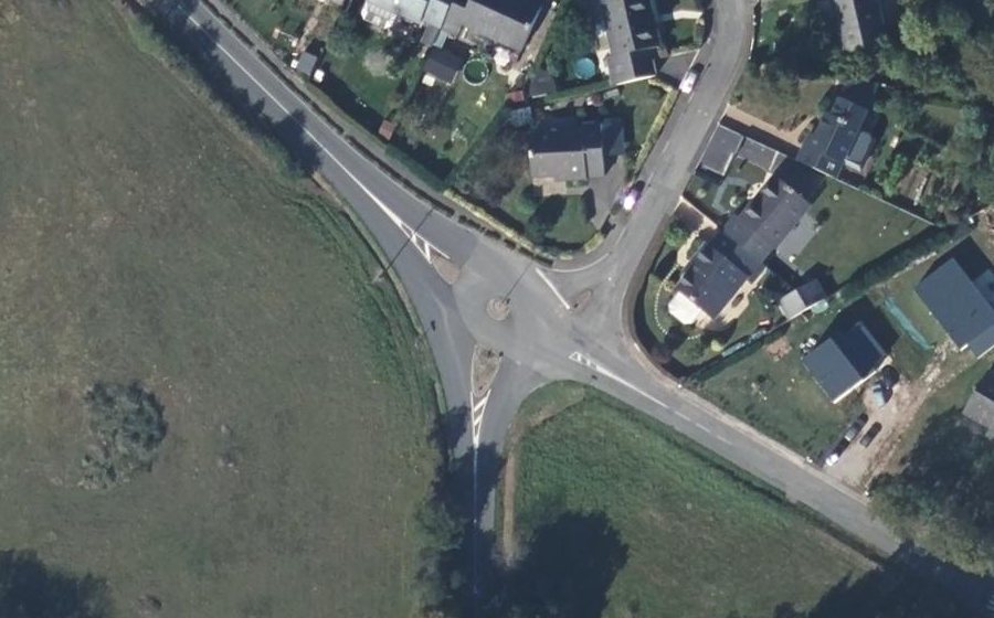 Vue aérienne du Rond-point anonyme n°228144282