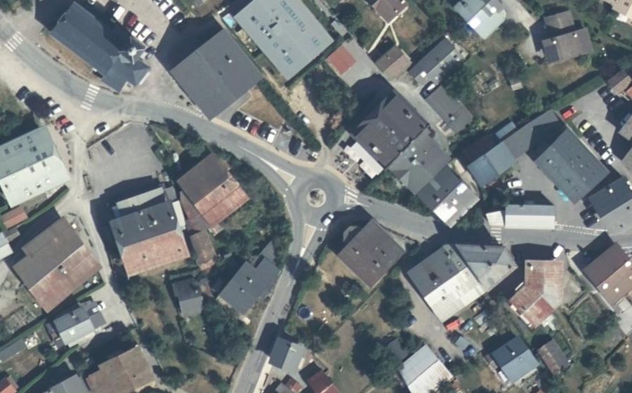 Vue aérienne du Rond-point anonyme n°228154666