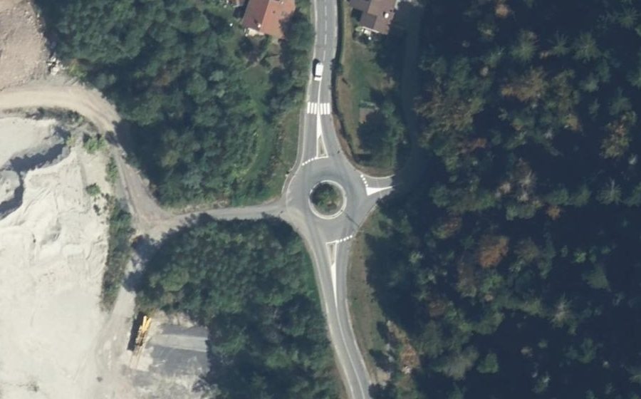 Vue aérienne du Rond-point anonyme n°228154669