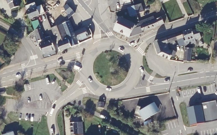Vue aérienne du Rond-point anonyme n°22818572