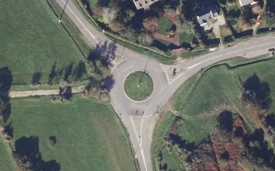 Vue aérienne du Rond-point anonyme n°22818590