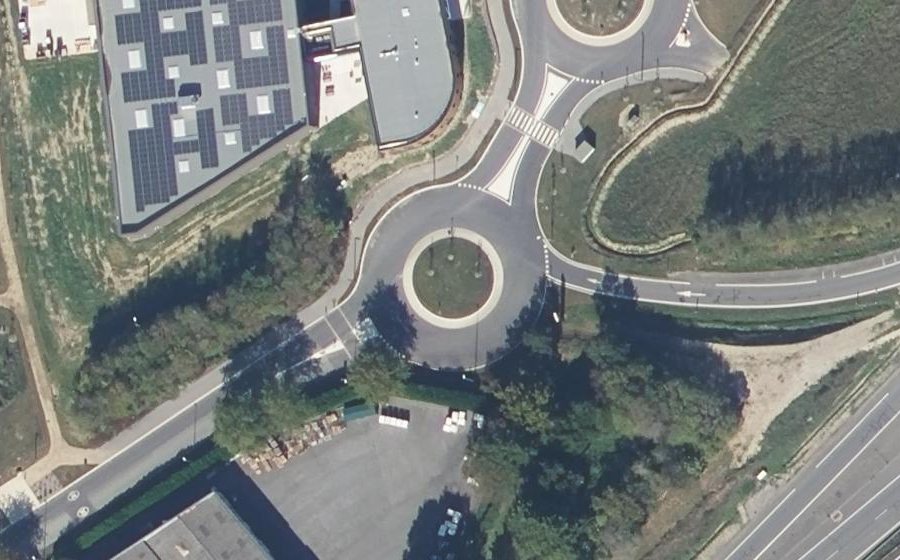 Vue aérienne du Rond-point anonyme n°22820837