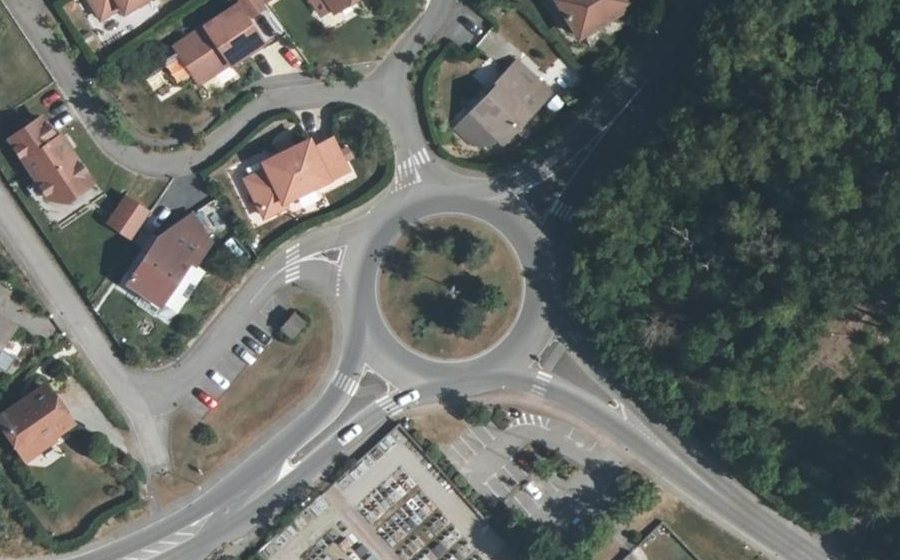 Vue aérienne du Rond-point anonyme n°22821218
