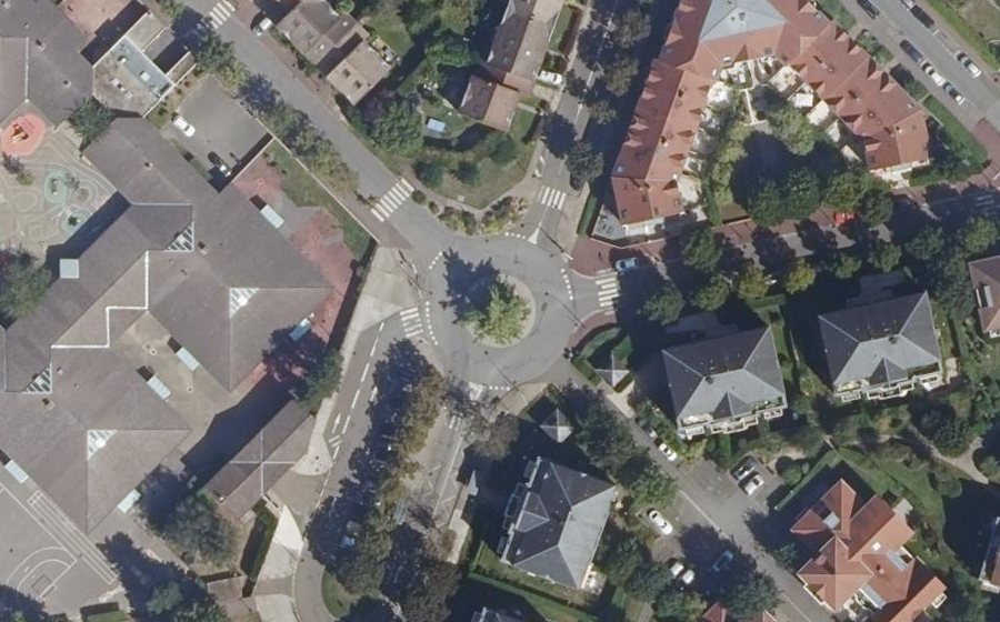 Vue aérienne du Rond-point anonyme n°22821290