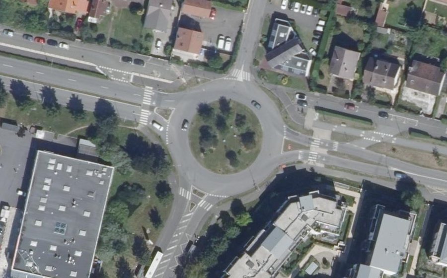 Vue aérienne du Rond-point anonyme n°22821659