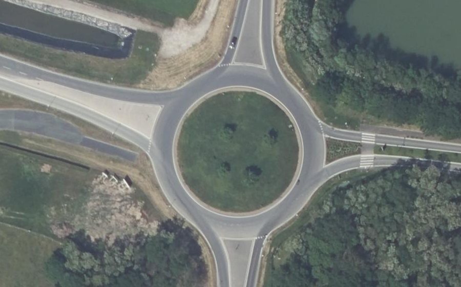 Vue aérienne du Rond-point anonyme n°22822339