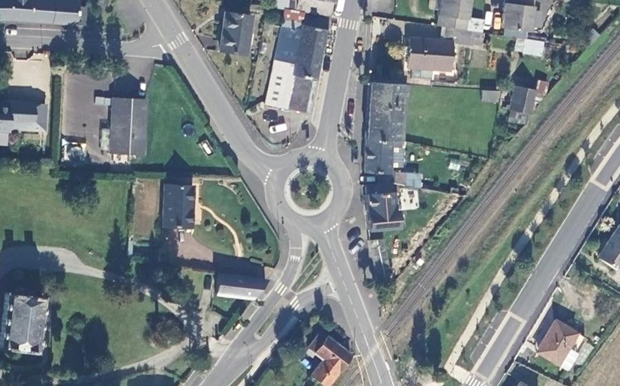 Vue aérienne du Rond-point anonyme n°228487173