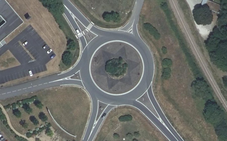 Vue aérienne du Rond-point anonyme n°22857441