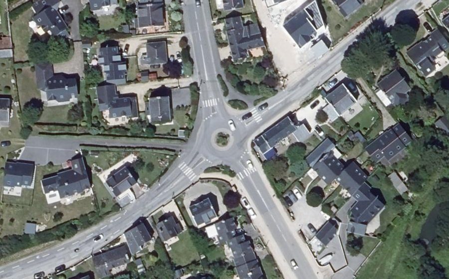 Vue aérienne du Rond-point anonyme n°228604983