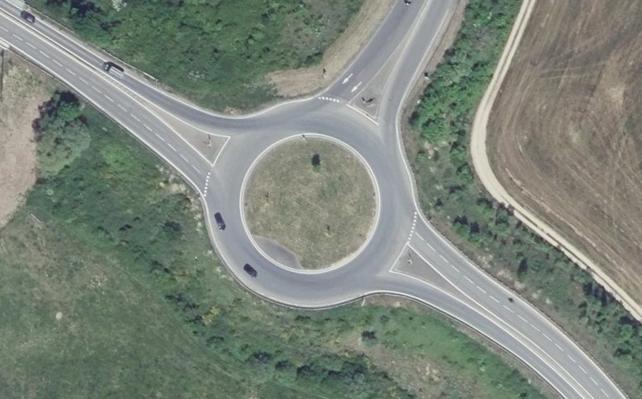 Vue aérienne du Rond-point anonyme n°228630188
