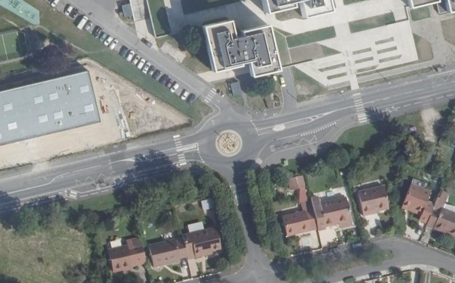 Vue aérienne du Rond-point anonyme n°22869508