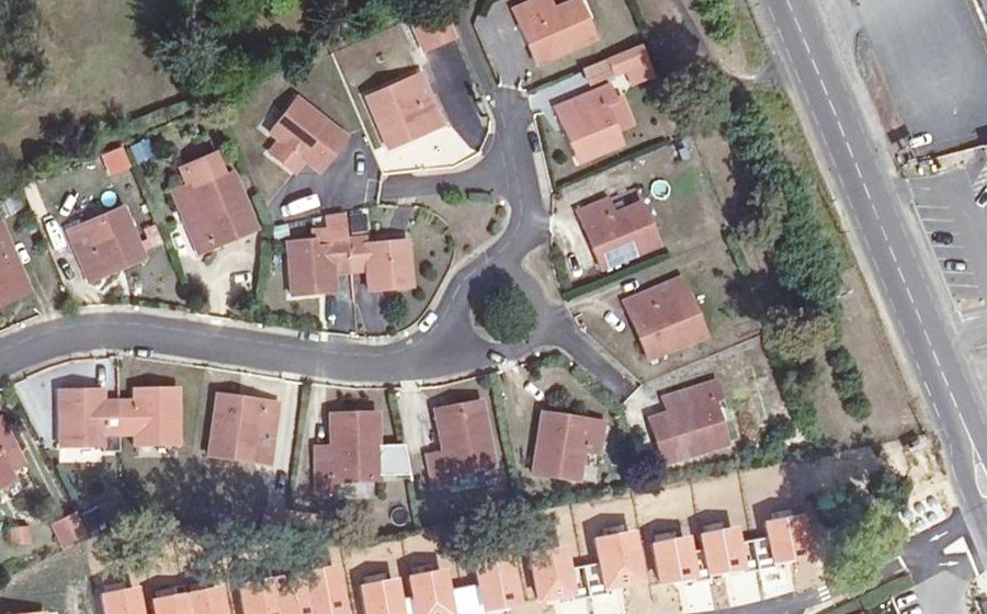 Vue aérienne du Rond-point anonyme n°228710131