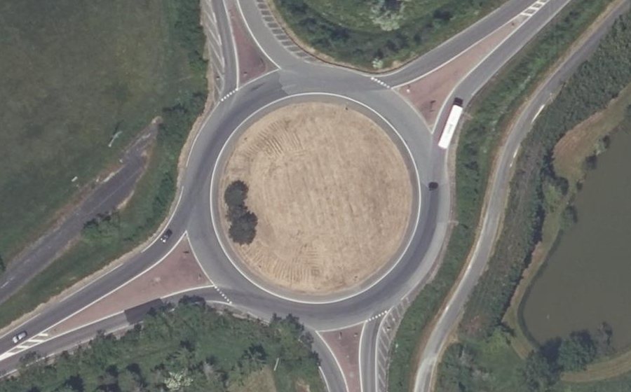 Vue aérienne du Rond-point anonyme n°22873866