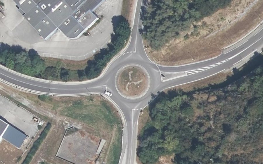 Vue aérienne du Rond-point anonyme n°22874072
