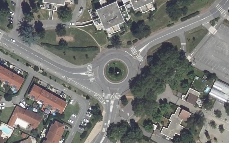 Vue aérienne du Rond-point anonyme n°22874737