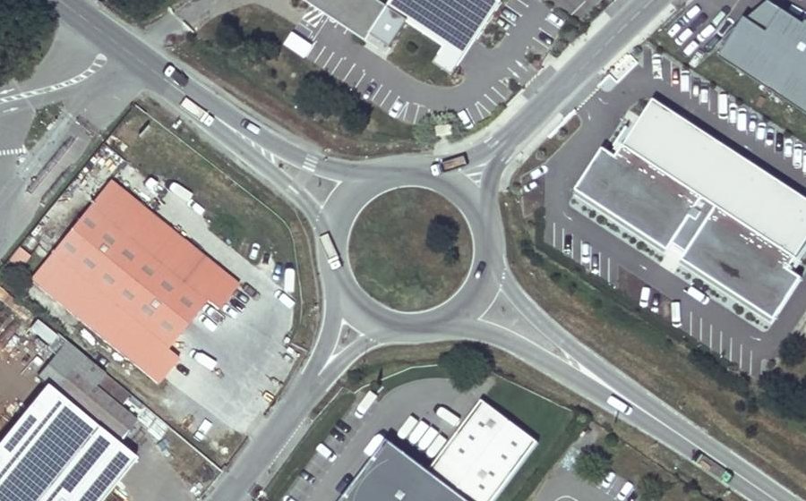 Vue aérienne du Rond-point anonyme n°22878688