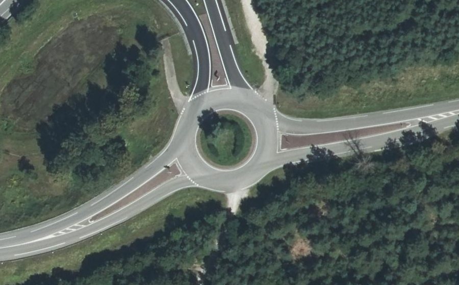 Vue aérienne du Rond-point anonyme n°22878810
