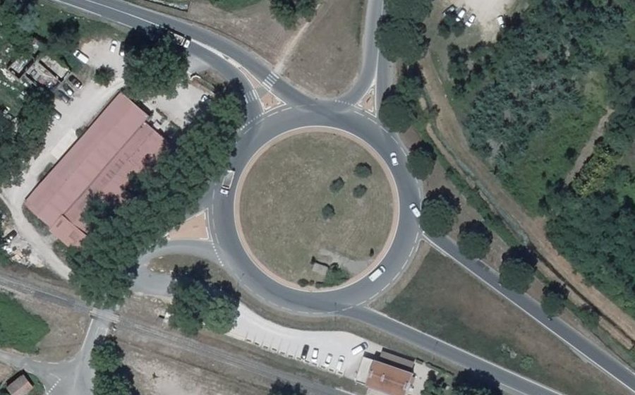 Vue aérienne du Rond-point anonyme n°22882191