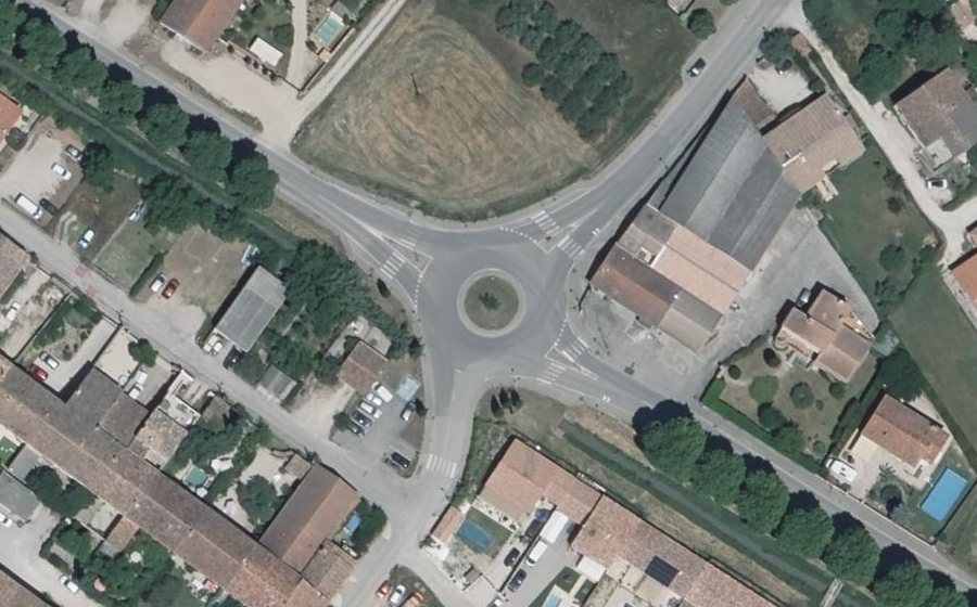 Vue aérienne du Rond-point anonyme n°22882196