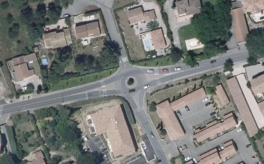 Vue aérienne du Rond-point anonyme n°22888833