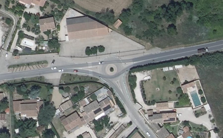 Vue aérienne du Rond-point anonyme n°22888834
